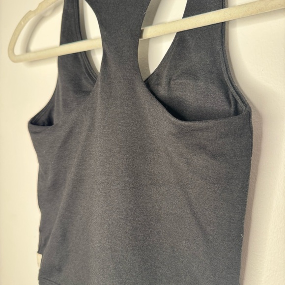 Vuori Women's Black Halo Performance Crop 2.0 DreamKnit™ Racerback Tank Top XS - Picture 8 of 11